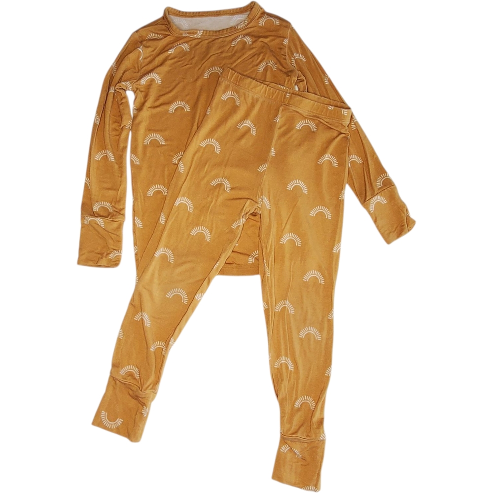 Willow+Co 2 Piece Pajama Set Yellow Sun Toddler Size 3T